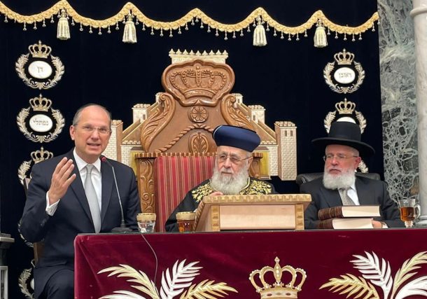 Radio Jai - El Gran Rabino Isaac Sacca participó en la tradicional conferencia semanal del Rishón Lesión Gran Rabino Sefardí de Israel Itzjak Yosef