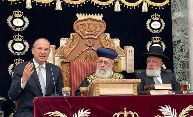 Radio Jai - El Gran Rabino Isaac Sacca participó en la tradicional conferencia semanal del Rishón Lesión Gran Rabino Sefardí de Israel Itzjak Yosef