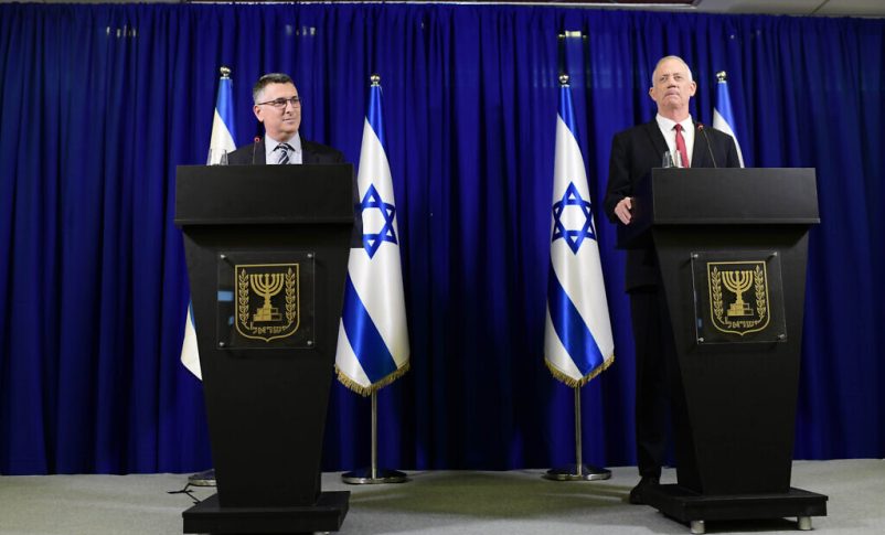 Radio Jai -El ministro de Justicia, Gideon Saar, y el ministro de Defensa, Benny Gantz