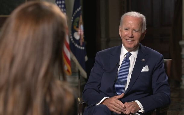 Radio Jai - Captura de pantalla del video del presidente de EE. UU., Joe Biden, a la izquierda, hablando con la presentadora de Channel 12 News, Yonit Levi