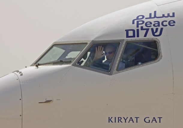 Radio Jai -Arabia Saudita abre espacio aéreo a vuelos israelíes antes de la visita de Biden
