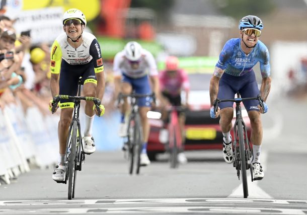 Radio Jai -Simon Clarke del equipo Israel-Premier Tech obtiene la victoria en la quinta etapa del Tour de Francia