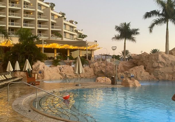 Radio Jai -Más de 50 huéspedes en un hotel de Eilat reportan dolencias estomacales; inspectores de salud desconcertados