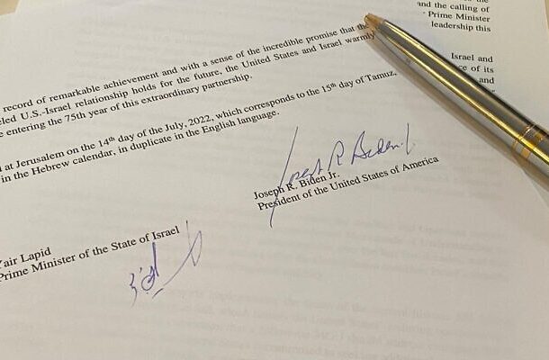 Radio Jai - La Declaración de Jerusalén firmada por el Primer Ministro Yair Lapid y el Presidente de los Estados Unidos, Joe Biden, en el Hotel Waldorf Astoria de Jerusalén