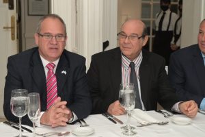 Radio Jai - En un cálido almuerzo la Cámara de Comercio Argentino Israelí, presidida por Mario Montoto agasajó al recientemente llegado embajador de Israel Eyal Sela