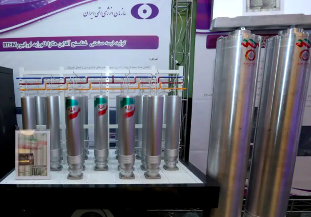 Radio Jai -Varias centrífugas iraníes de nueva generación se exhiben durante el Día Nacional de la Energía Nuclear de Irán en Teherán, Irán, el 10 de abril de 2021