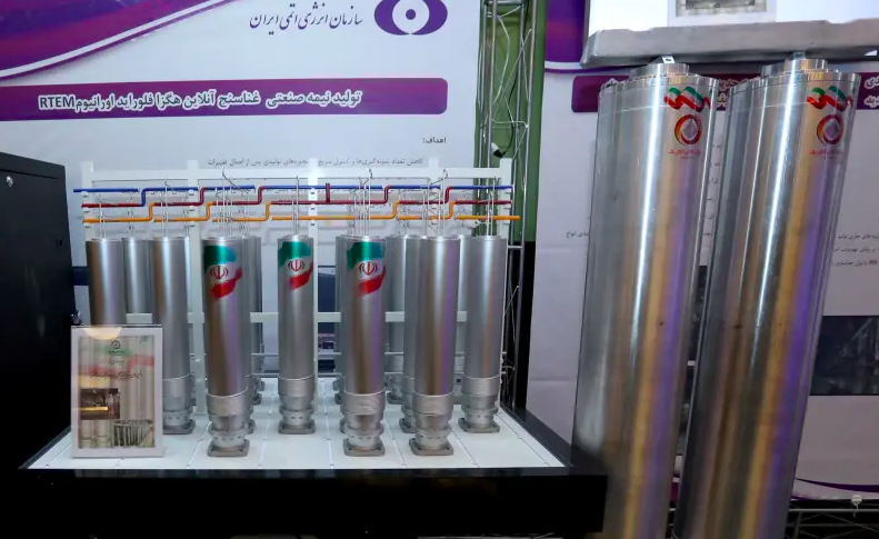 Radio Jai -Varias centrífugas iraníes de nueva generación se exhiben durante el Día Nacional de la Energía Nuclear de Irán en Teherán, Irán, el 10 de abril de 2021