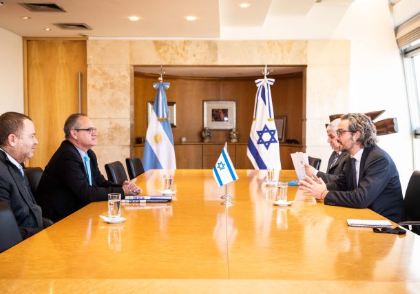 Santiago Cafiero, Eyal Sela, Argentina, Cancillería