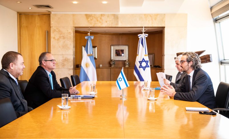 Santiago Cafiero, Eyal Sela, Argentina, Cancillería