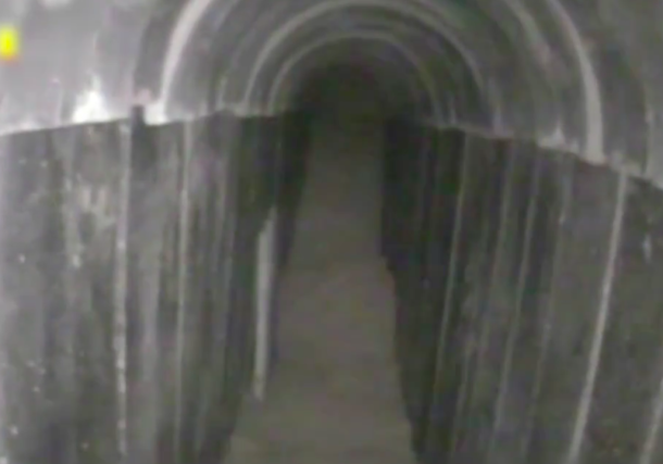 Radio jai -El interior de un túnel de Hamas visto en la frontera con la Franja de Gaza, en imágenes publicadas por el ejército el 15 de agosto de 2022. (Fuerzas de Defensa de Israel)