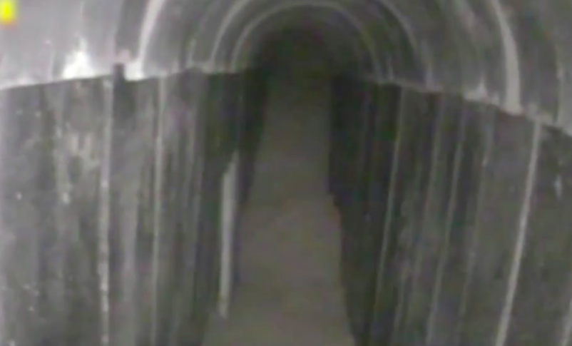 Radio jai -El interior de un túnel de Hamas visto en la frontera con la Franja de Gaza, en imágenes publicadas por el ejército el 15 de agosto de 2022. (Fuerzas de Defensa de Israel)