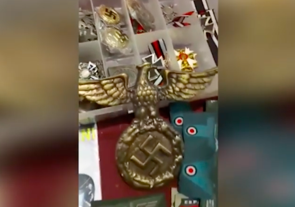 Radio Jai -Fue detenido en La Rural un hombre que exponía y vendía elementos con simbología nazi en Feria de Caza y Pesca