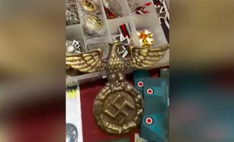 Radio Jai -Fue detenido en La Rural un hombre que exponía y vendía elementos con simbología nazi en Feria de Caza y Pesca