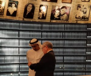 Radio Jai- Danny Dayan, presidente del Yad Vashen con el Canciller de los Emiratos Árabes Unidos
