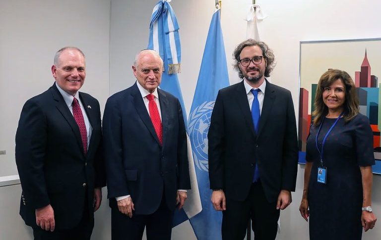 Santiago Cafiero con representantes de la comunidad judía en la ONU