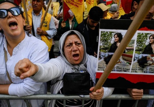 Radio Jai -Irán: Las mujeres cuestionan al régimen
