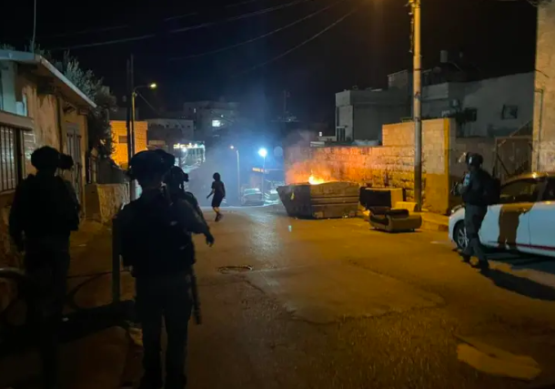Radio Jai -La policía de Israel se enfrenta a los manifestantes árabes en el este de Jerusalén, 12 de octubre de 2022 (Crédito de la foto: POLICÍA DE ISRAEL)