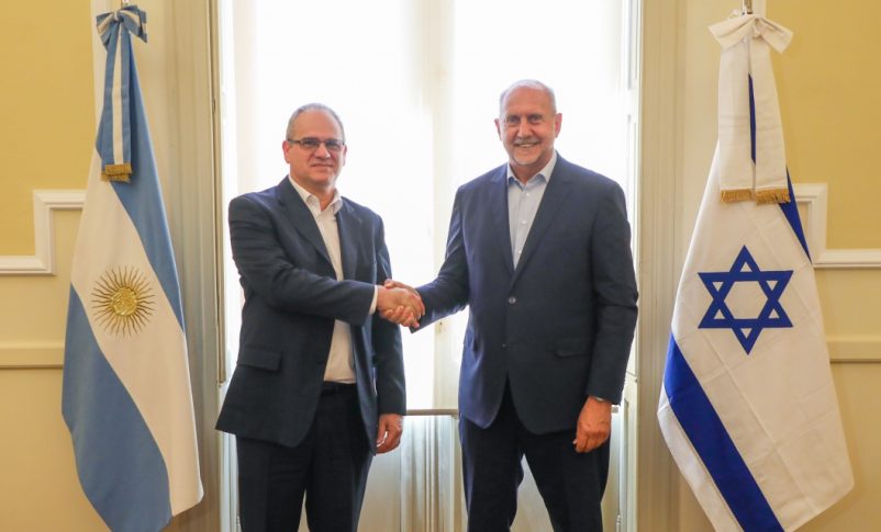 Radio Jai - El gobernador de la provincia de Santa Fe, Omar Perotti, recibió este jueves al embajador del Estado de Israel, Eyal Sela.