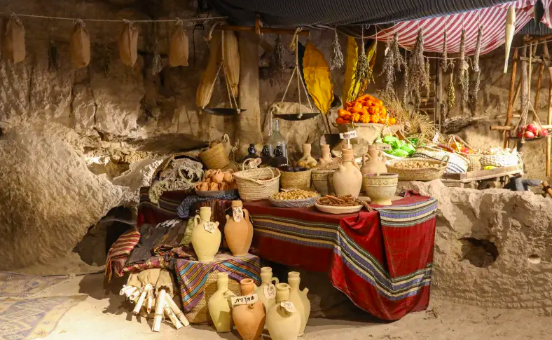 EN UNA PARADA excavada en el camino del Templo, recreación de bienes a disposición de los peregrinos. (Crédito de la foto: MARC ISRAEL SELLEM)