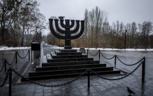 Radio Jai -Una vista del Centro Conmemorativo del Holocausto de Babyn Yar en Kyiv el 2 de marzo de 2022. (Dimitar DILKOFF / AFP)