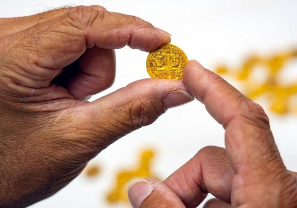 Radio Jai - Descubren en Israel un tesoro de 44 monedas de oro bizantinas que datan de la conquista musulmana