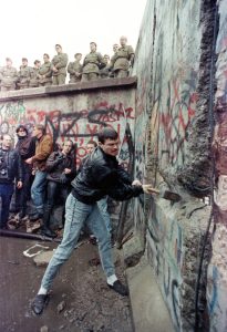 Radio Jai - A 33 años de la caída del Muro de Berlín