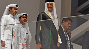 Radio Jai -El emir jeque Tamim bin Hamad al-Thani de Qatar llega para la inauguración de la cumbre árabe en Argel, Argelia, el 1 de noviembre de 2022. (Fethi Belaid/AFP vía Getty Images)
