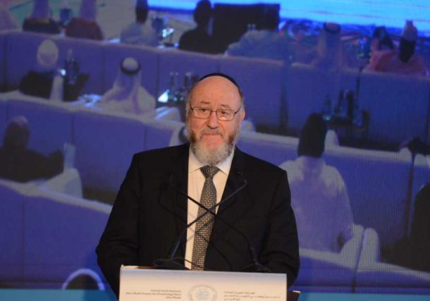 Radio Jai -El Gran Rabino Mirvis se dirige al Foro por la Paz de Abu Dabi