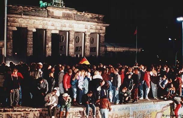 Radio Jai -A 33 años de la caída del Muro de Berlín