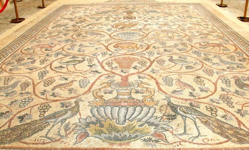 Radio Jai - El mosaico de aves en el piso del Museo Armenio Edward and Helen Mardigian de Jerusalén. (Shmuel Bar Am)