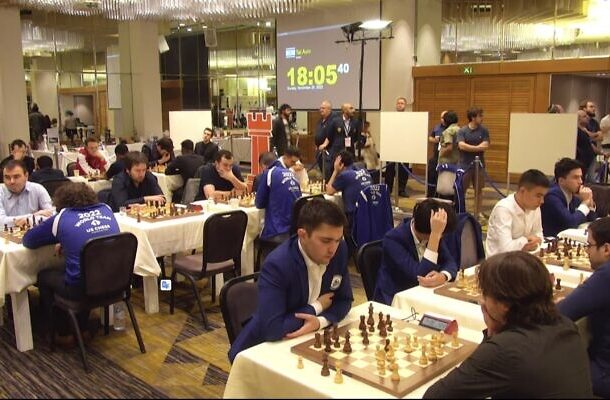 Radio Jai -Los jugadores compiten en el Campeonato Mundial de Ajedrez por Equipos en Jerusalén, el 20 de noviembre de 2022 (FIDE - Federación Internacional de Ajedrez a través de Facebook)
