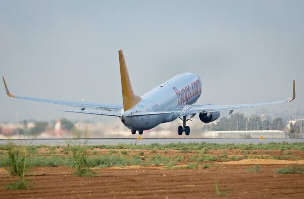 Radio Jai -Un avión Pegasus visto en el aeropuerto Ben Gurion de Tel Aviv, el 3 de septiembre de 2014 (Moshe Shai/Flash90)