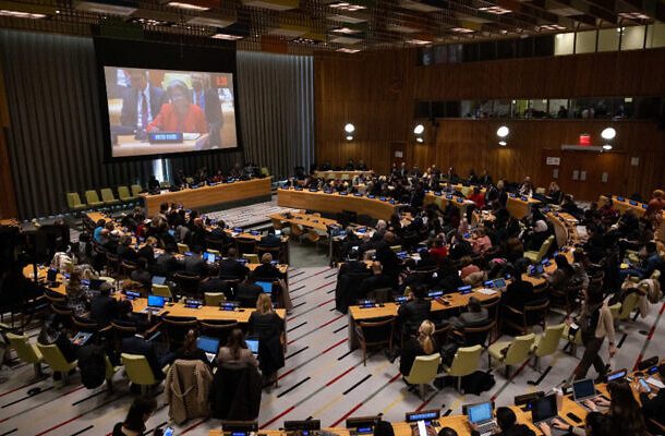Irán expulsado del panel de derechos de las mujeres de la ONU mientras continúa la represión de las protestas