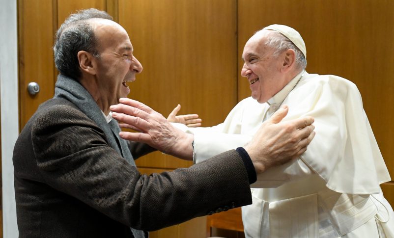 Radio Jai - Roberto Benigni, el actor de La Vida aes Bella se reunió con el Papa Francisco