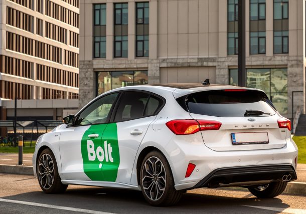 Radio Jai -Hungría: un taxi Bolt en Budapest ordenó a sus ancianos pasajeros israelíes que salieran del automóvil