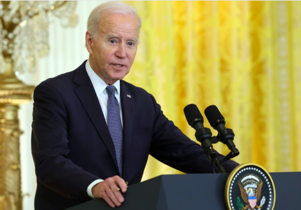 Radio Jai -El presidente Joe Biden responde una pregunta durante una conferencia de prensa conjunta con el presidente francés Emmanuel Macron en la Casa Blanca durante una visita oficial de estado, el 1 de diciembre de 2022. (Kevin Dietsch/Getty Images)