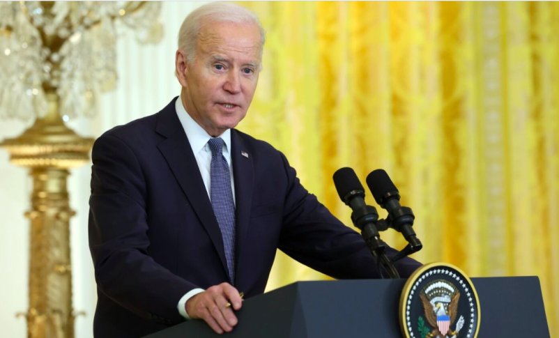 Radio Jai -El presidente Joe Biden responde una pregunta durante una conferencia de prensa conjunta con el presidente francés Emmanuel Macron en la Casa Blanca durante una visita oficial de estado, el 1 de diciembre de 2022. (Kevin Dietsch/Getty Images)