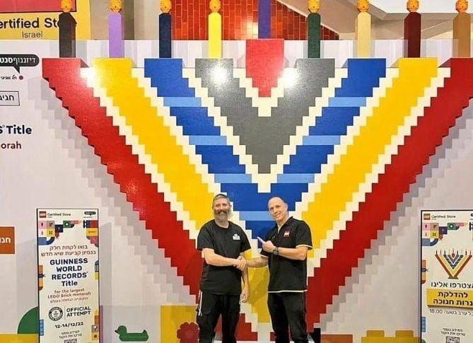 Radio Jai -Record guinness para una menorá de lego