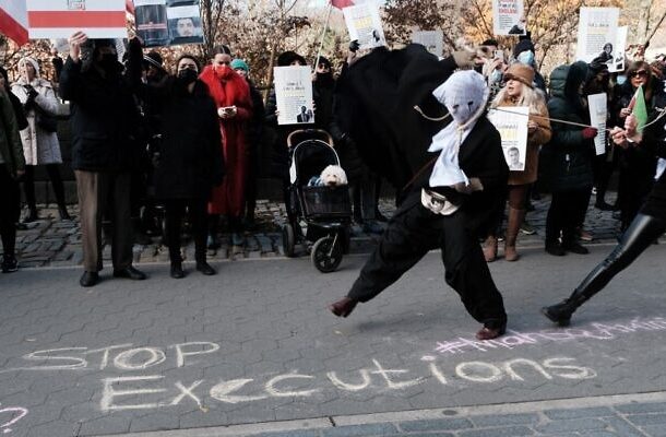 Radio Jai -Los padres 'ruegan' a Irán que no ejecute a su hijo arrestado por las protestas