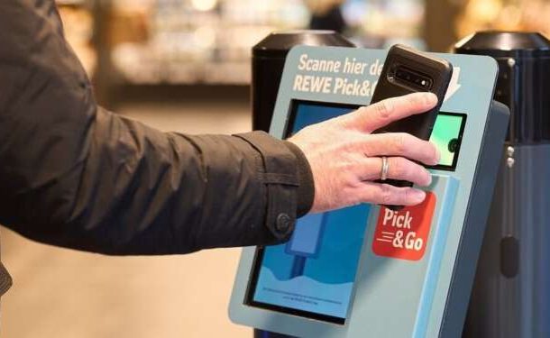 Radio Jai -Solo hay que escanear el teléfono, al entrar al local (Foto: Sessner/REWE)