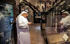 Radio Jai -La adopción de la educación sobre el Holocausto en los Emiratos Árabes Unidos rompe barreras pero enfrenta viejos prejuicios y negación