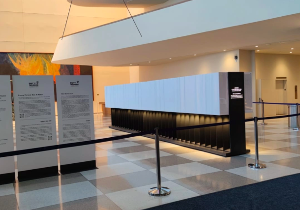 Radio Jai -Para conmemorar el Día Internacional del Recuerdo del Holocausto, Yad Vashem exhibe su Libro de los Nombres, una instalación monumental que contiene los nombres de 4.800.000 víctimas de la Shoá