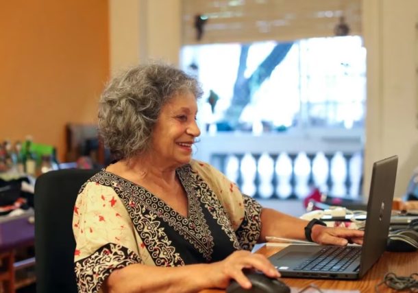 Radio Jai - Elena Pietrocovsky, una de las primeras egresadas de la carrera de programación científica de la UBA