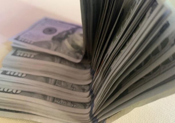 Radio Jai -Un hombre israelí estafó 47 millones de dólares. de judíos ortodoxos en esquema Ponzi - SEC