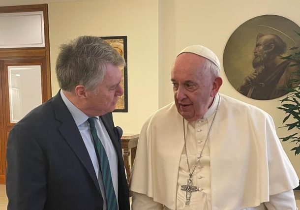 Radio Jai-"Todos los días a las 19 horas el Papa llama a Gaza y habla con el cura que está allí"
