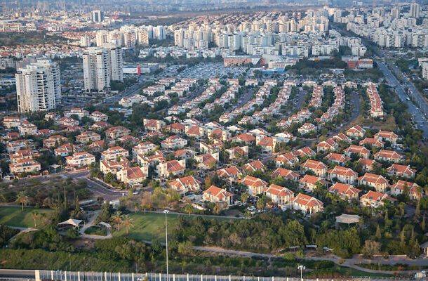 Radio Jai -Ilustrativo: Una vista aérea de Rishon Lezion, el 17 de diciembre de 2019. (Moshe Shai/Flash90)