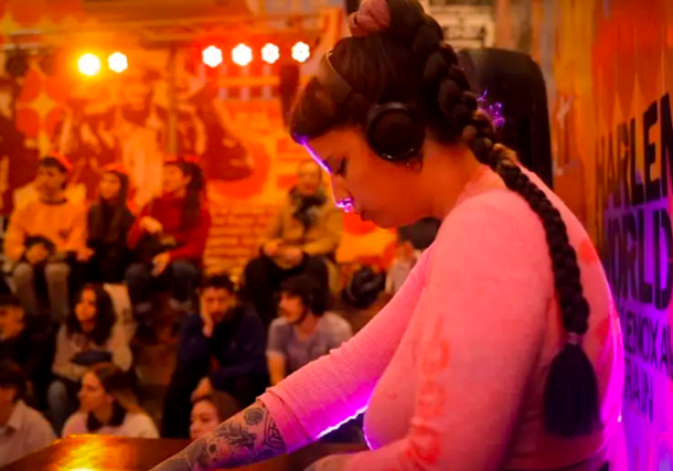 Radio Jai -Artistas argentinos bailan con las palabras de la poeta israelí Tehila Hakimi  (Crédito de la foto: Felipe Bozzani)