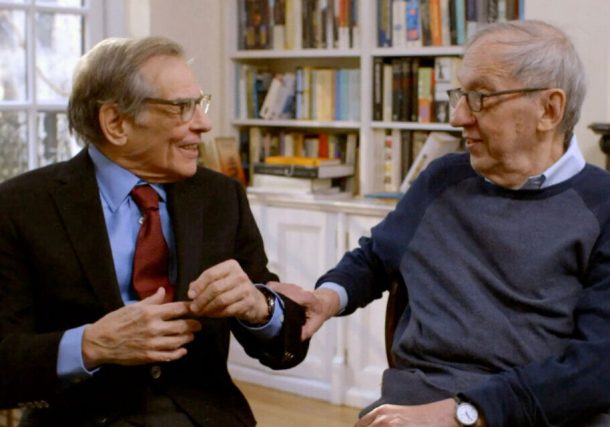 Radio Jai -Robert Caro, a la izquierda, y Robert Gottlieb en un fotograma de 'Turn Every Page', dirigida por Lizzie Gottlieb. (Claudia Raschke/ Cortesía de Wild Surmise Productions, LLC / Sony Pictures Classics)