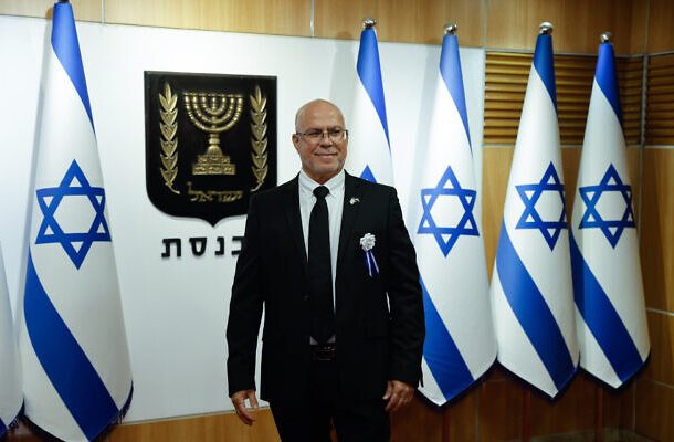 Radio Jai -Zvika Fogel pide el arresto de los líderes de la oposición 'traidores' Lapid y Gantz