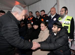 Radio Jai -El primer ministro Benjamin Netanyahu dirige una ceremonia de plantación de árboles en honor a Tu Bishvat en el barrio de Neve Ya'akov de Jerusalén, el 6 de febrero de 2023